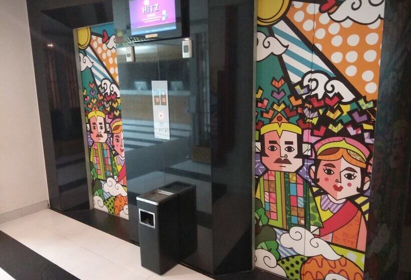 Fotos del hotel Maxonehotels.com At Kramat:  17