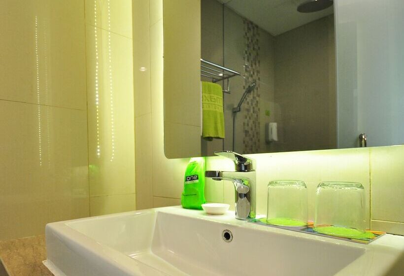 Fotos del hotel Maxonehotels.com At Kramat:  8