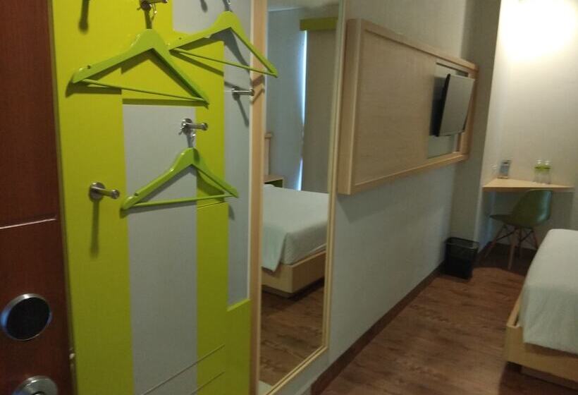 Fotos del hotel Maxonehotels.com At Kramat:  24