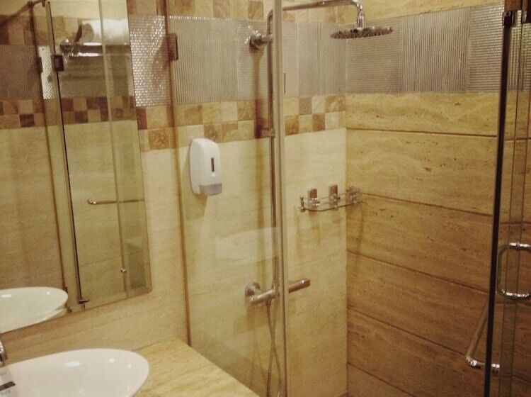 Fotos del hotel Stately Suites Nh 8:  3