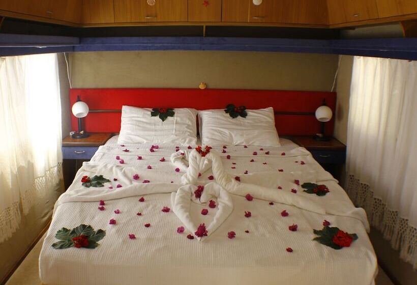 Golden Sand Beach & Caravan