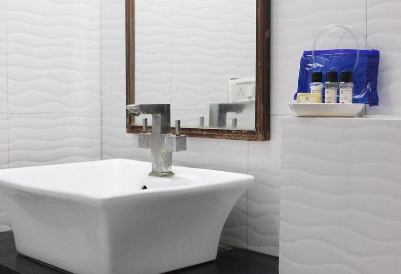 Fotos del hotel Oyo Rooms Rajendra Place Metro Station:  9