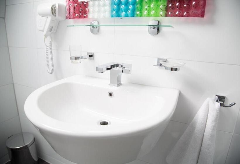 Fotos del hotel Alpha & Omega:  9