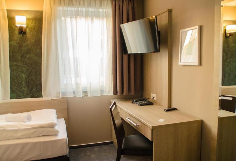 Fotos del hotel Alpha & Omega:  5