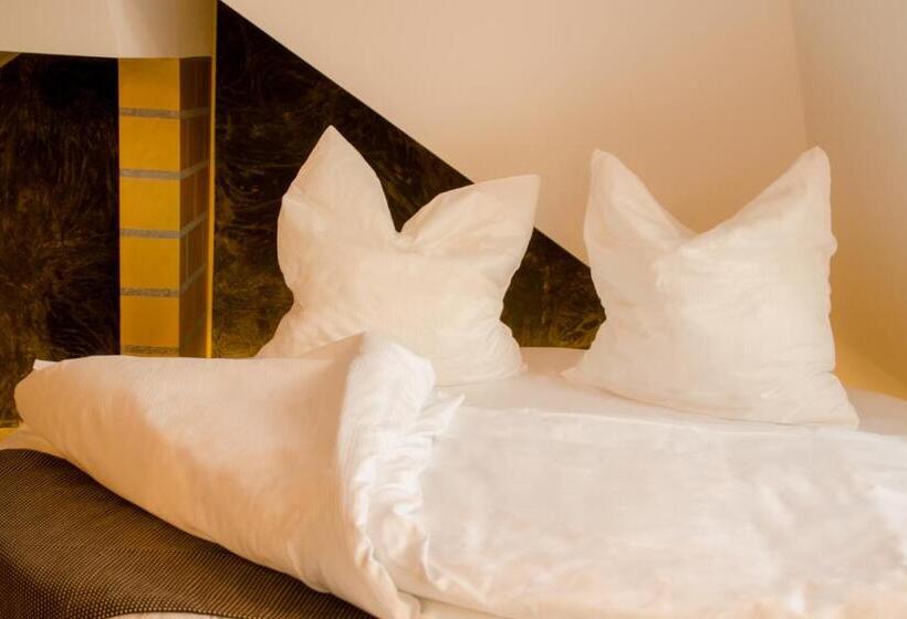 Fotos del hotel Alpha & Omega:  25