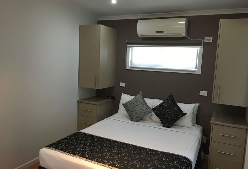 Airport Tourist Village Melbourne