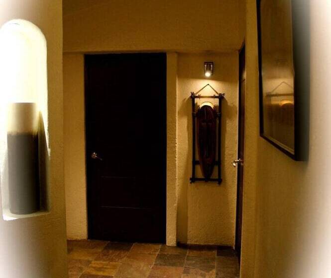 Aztic Hotel And Executive Suites