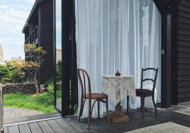 Fotos del hotel At Corner:  14