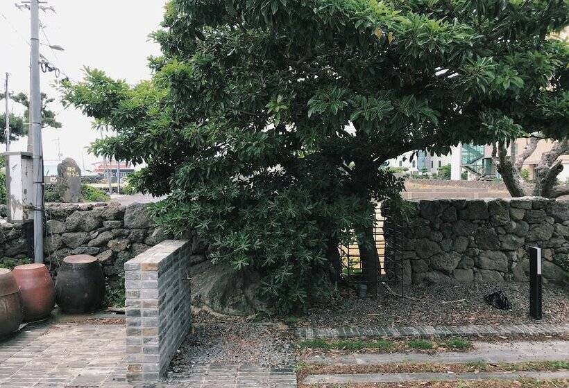 Fotos del hotel At Corner:  24