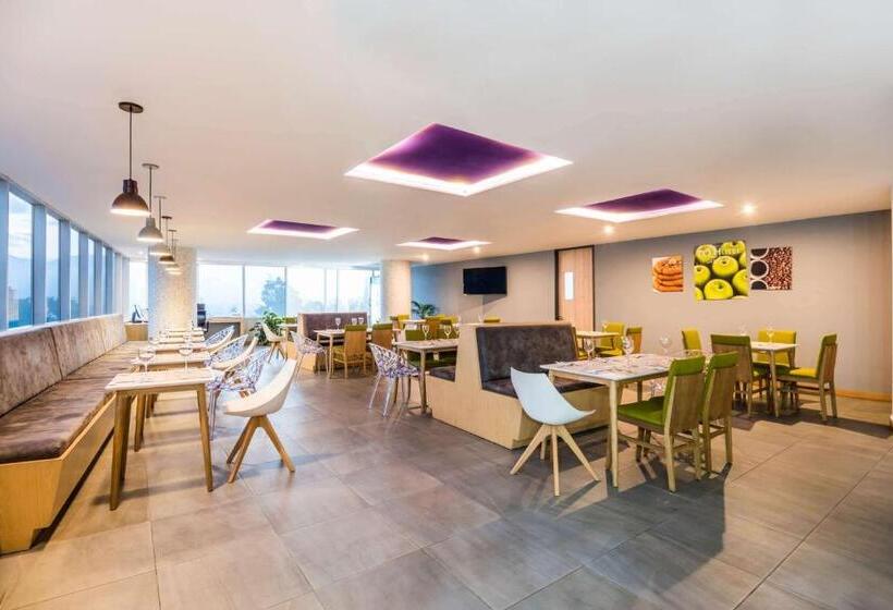 Fotos del hotel La Quinta By Wyndham Medellin:  2