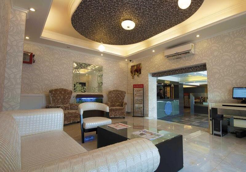 Fotos del hotel Pitrashish Premium:  8