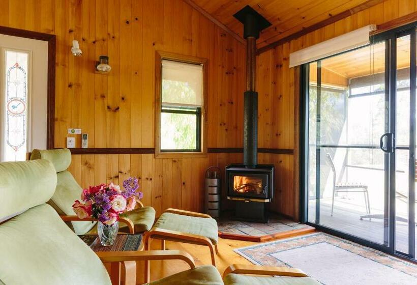 Tuckeroo Cottages & Gardens