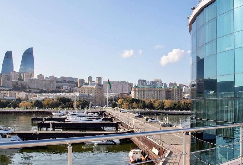 Fotos del hotel Yacht Club:  10