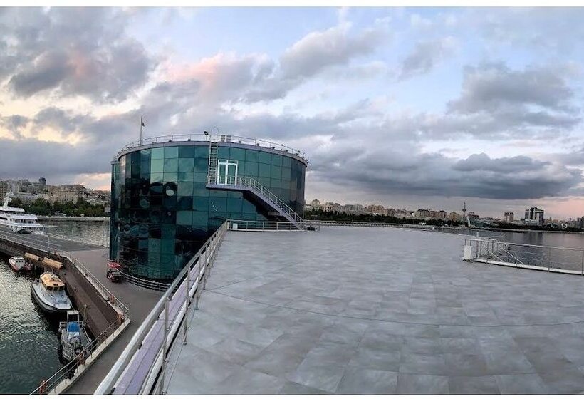 Fotos del hotel Yacht Club:  12