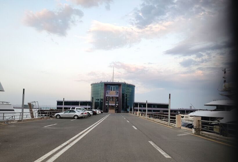 Fotos del hotel Yacht Club:  22