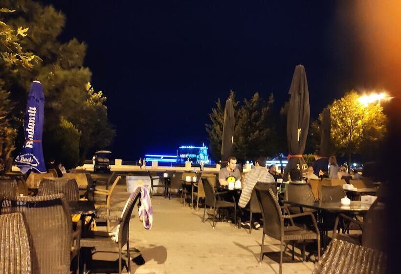 Fotos del hotel Yacht Club:  6