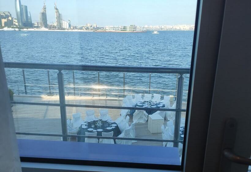 Fotos del hotel Yacht Club:  19