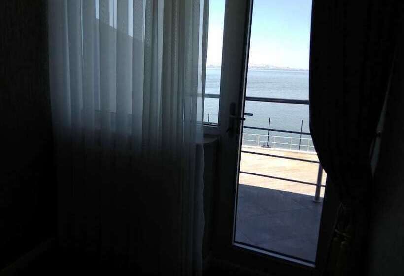 Fotos del hotel Yacht Club:  7