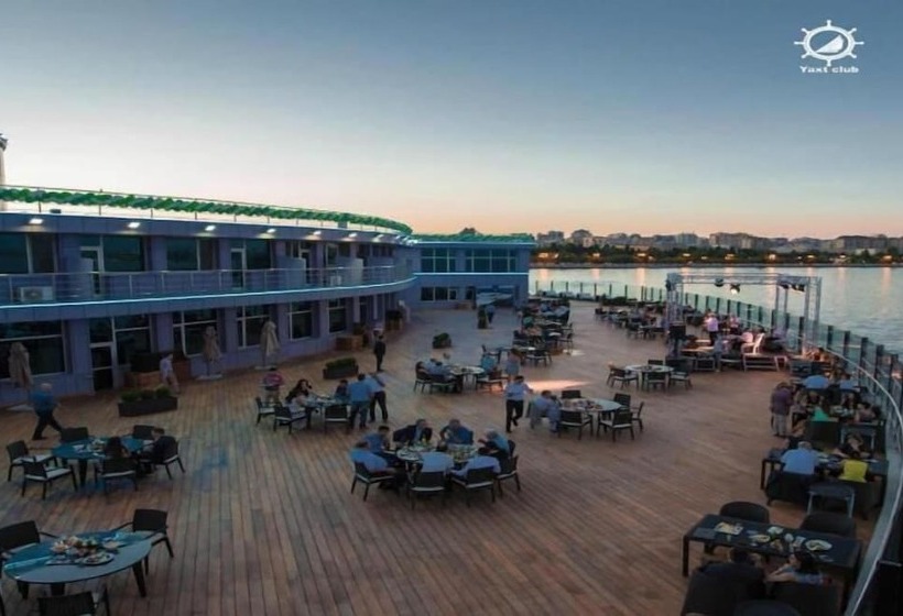 Fotos del hotel Yacht Club:  9