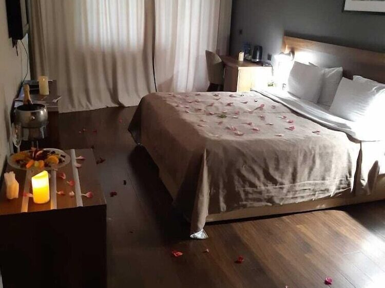 Fotos del hotel Yacht Club:  15