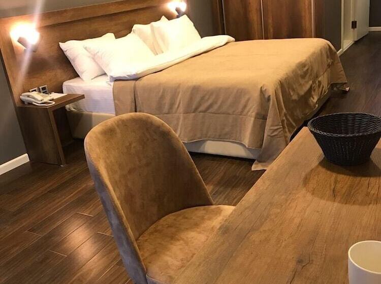 Fotos del hotel Yacht Club:  8