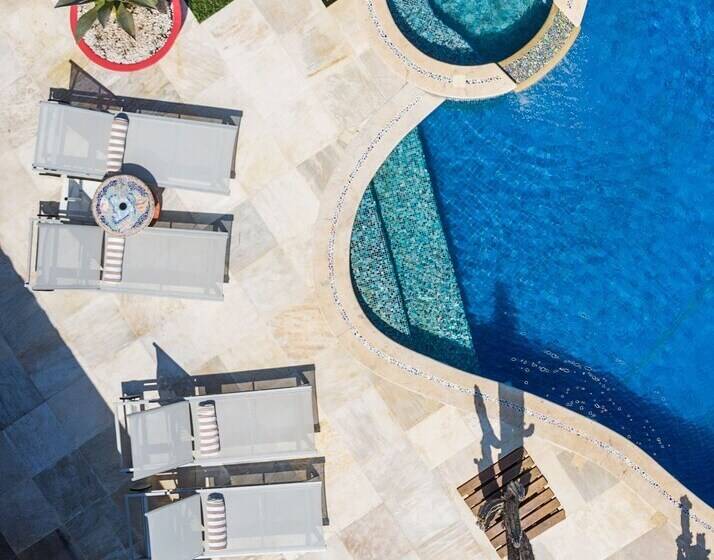 Cliffside Luxury Inn