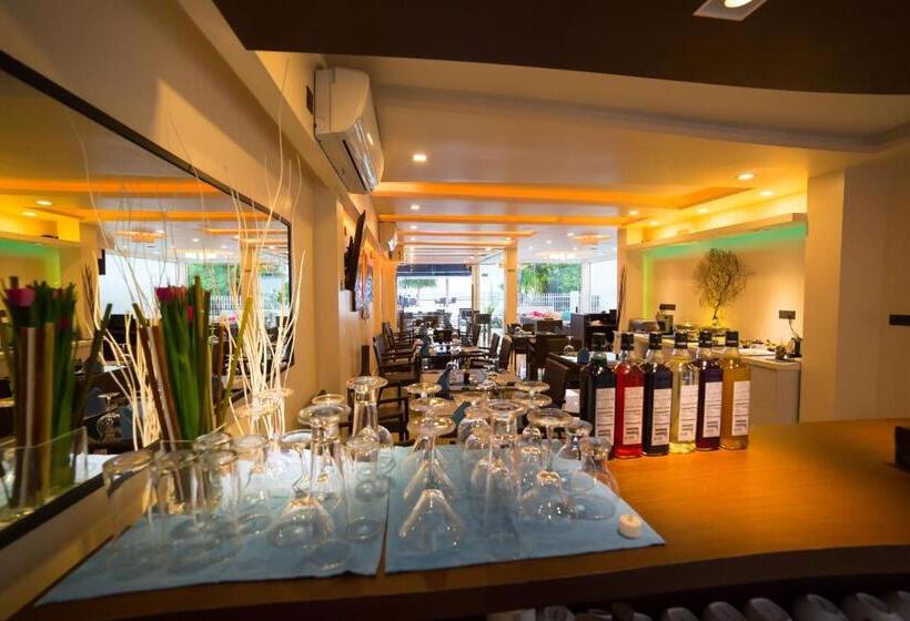 Fotos del hotel The White Harp Beach:  4