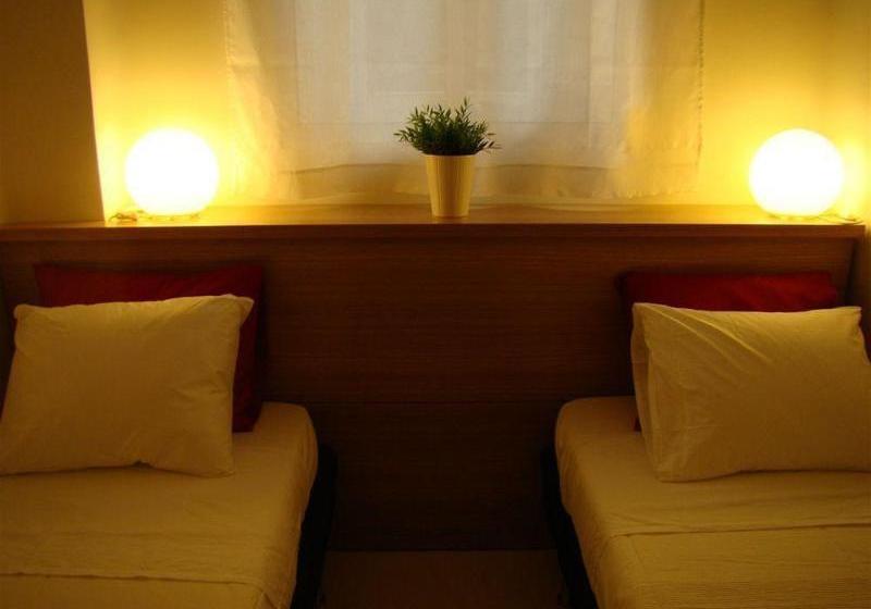 Fotos del hotel Ember Housing:  4