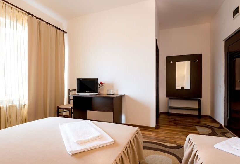 Fotos del hotel Pensiunea Zbor:  2