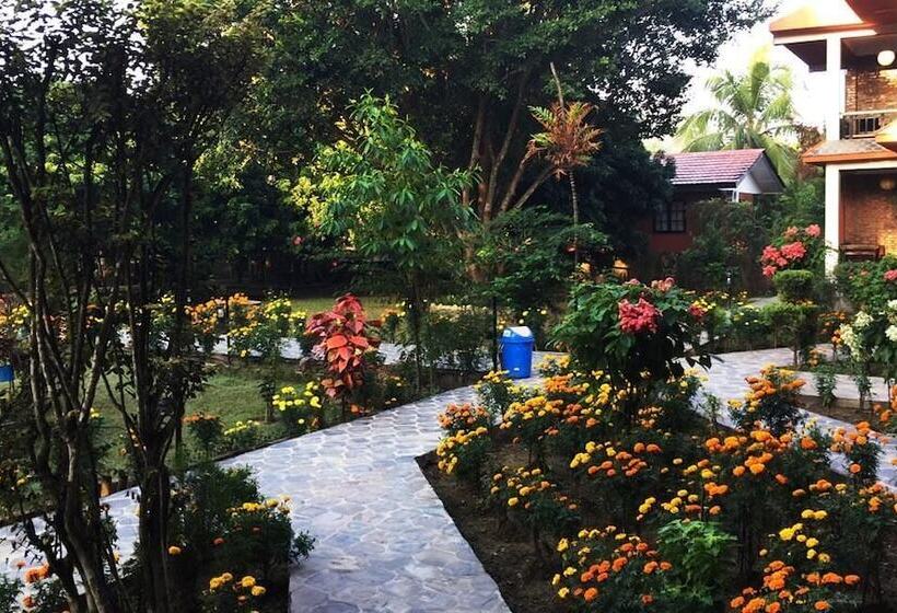 Fotos del hotel Chautari Garden Resort:  14