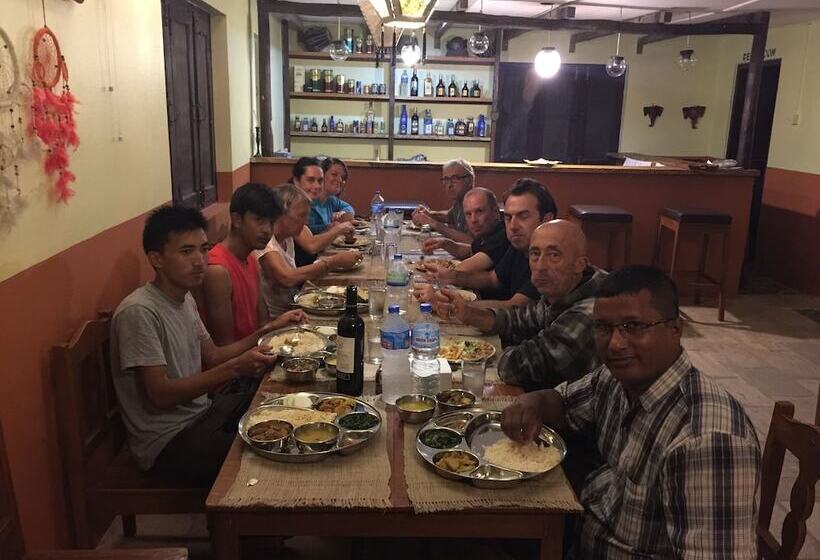 Fotos del hotel Chautari Garden Resort:  17