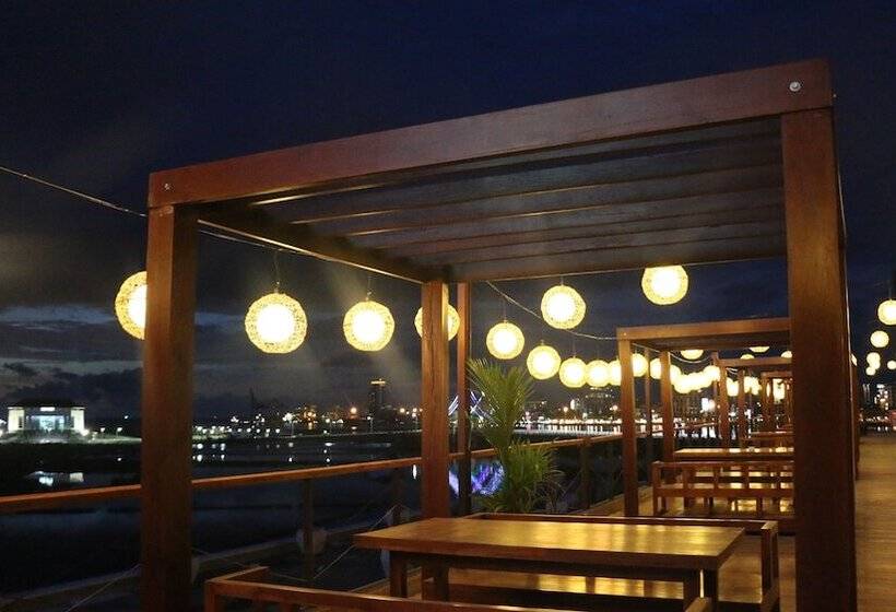 Fotos del hotel The Rinra Makassar:  8