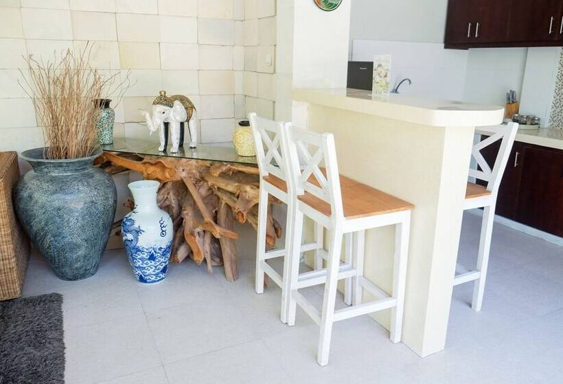 Fotos del hotel Villa Bau Nyale:  3