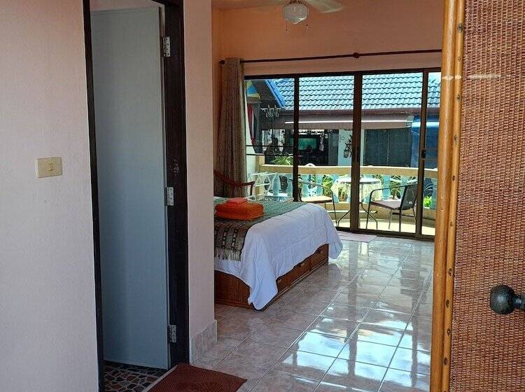 Fotos del hotel Patong Sunbeach Mansion:  10