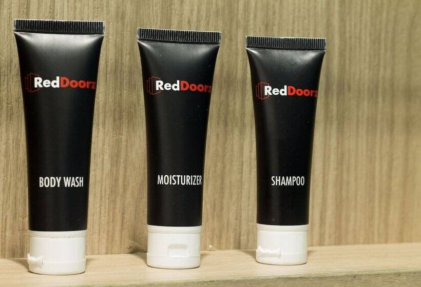 Fotos del hotel Reddoorz Plus Near Kuta Square:  5