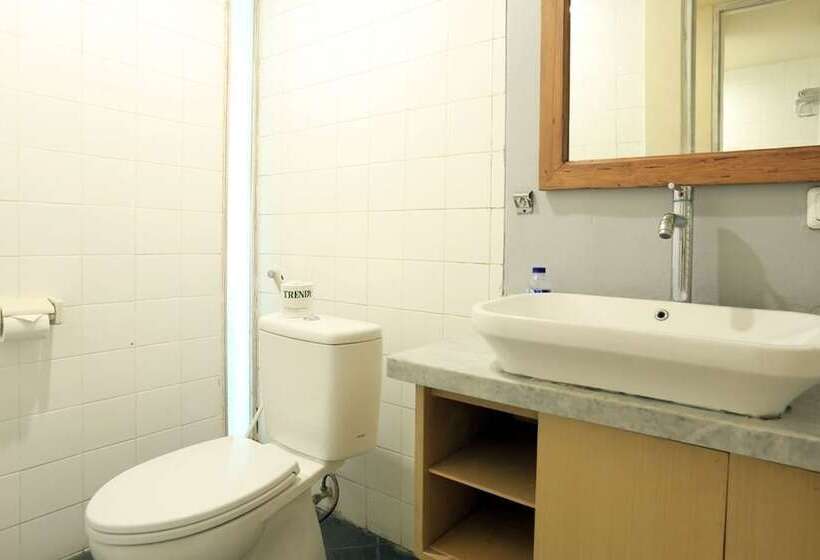 Fotos del hotel Reddoorz Plus Near Kuta Square:  7