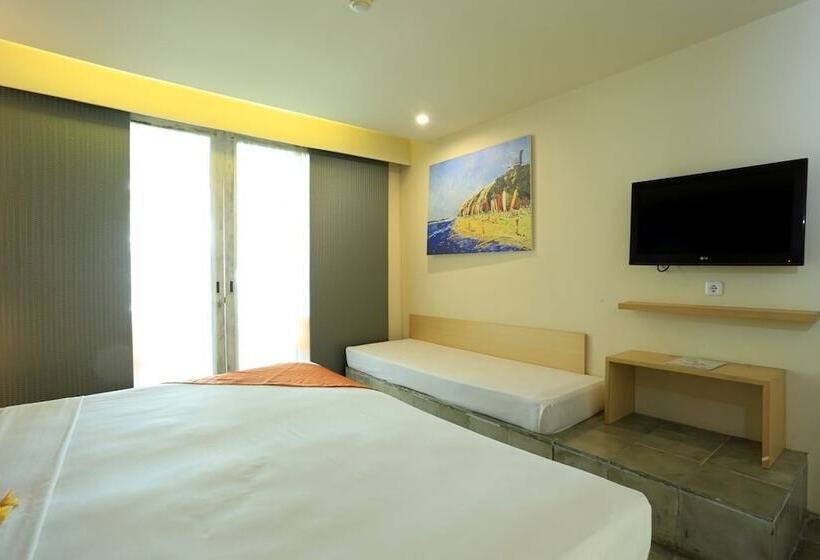Fotos del hotel Reddoorz Plus Near Kuta Square:  11