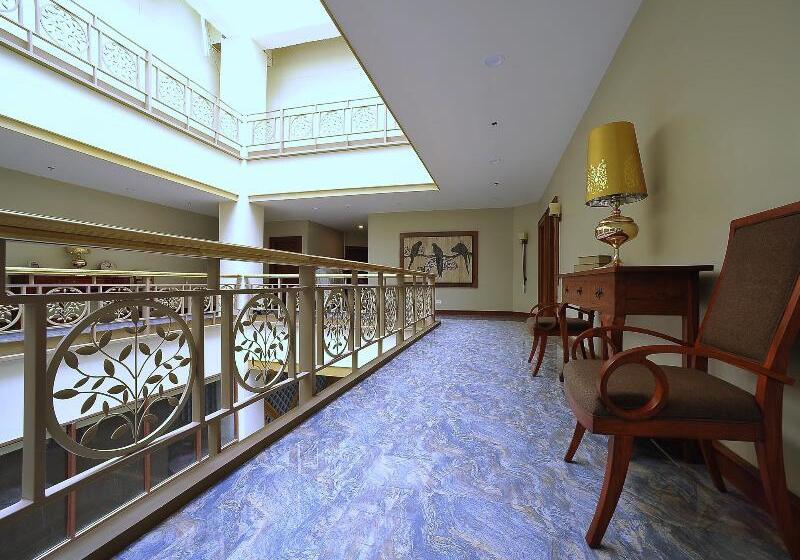 Fotos del hotel Paragon  And Suites:  5