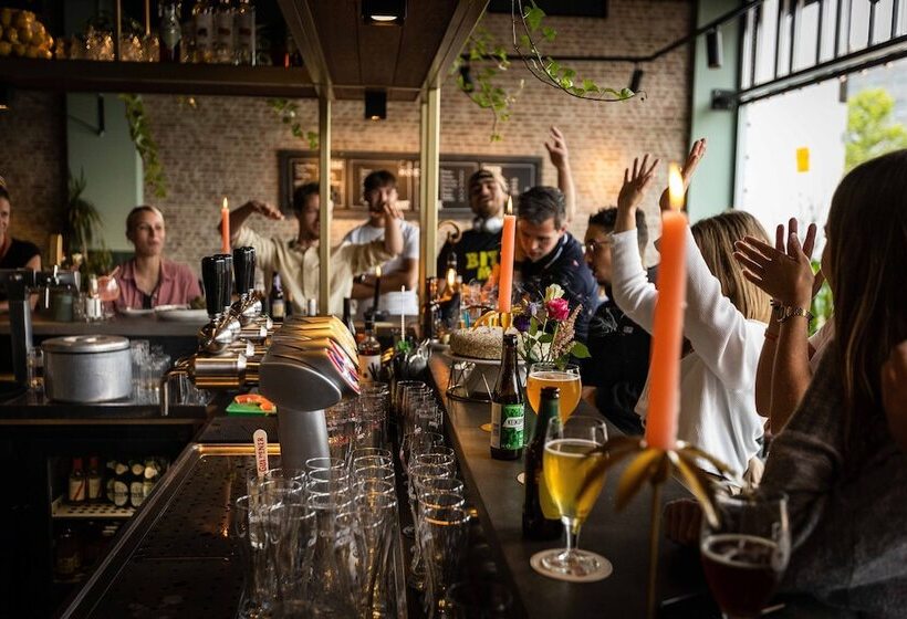 Fotos del hotel Conscious Hotel The Tire Station:  3