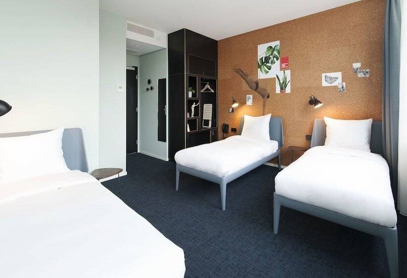 Fotos del hotel Conscious Hotel The Tire Station:  5