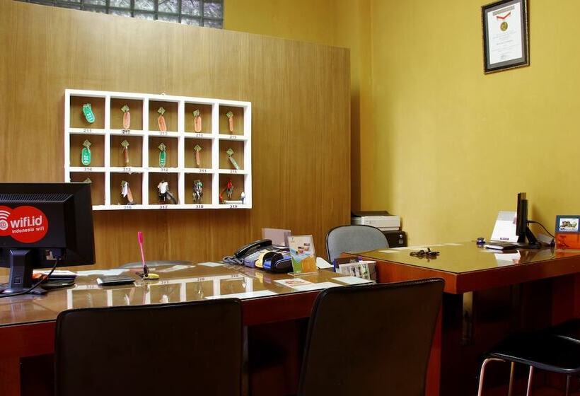 Fotos del hotel Reddoorz @ Palasari:  5