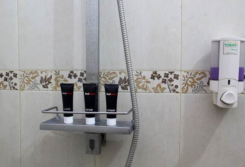 Fotos del hotel Reddoorz @ Palasari:  15