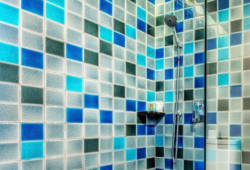 Fotos del hotel Ratana Patong Beach  By Shanaya:  3