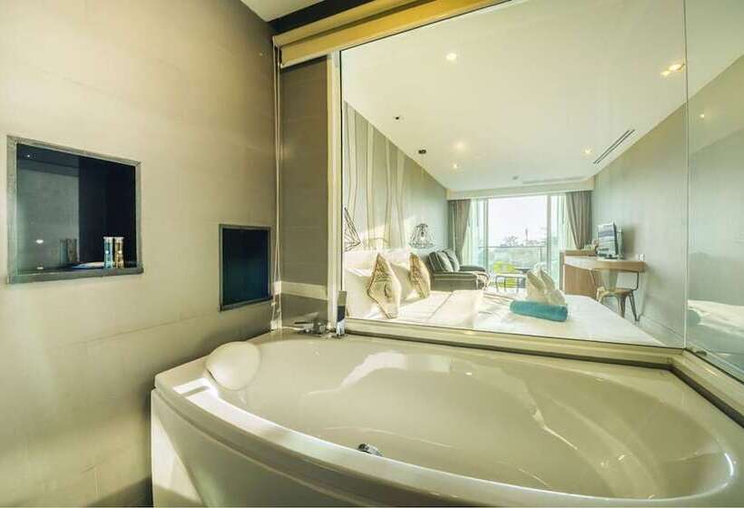 Fotos del hotel Ratana Patong Beach  By Shanaya:  15