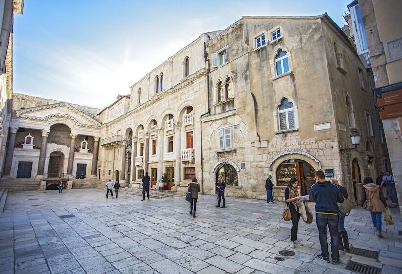 Grisogono Palace Luxury Apartment