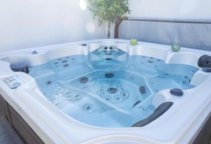 Fotos del hotel Living4Malaga Suites Superior:  2