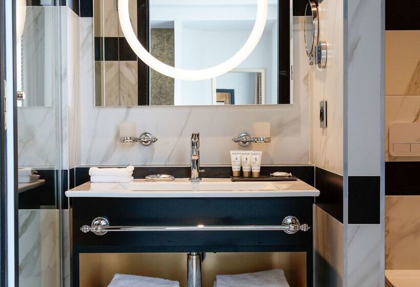 Fotos del hotel Niepce Paris , Curio Collection By Hilton:  10