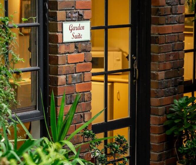 Fotos del hotel Holly Lodge:  23