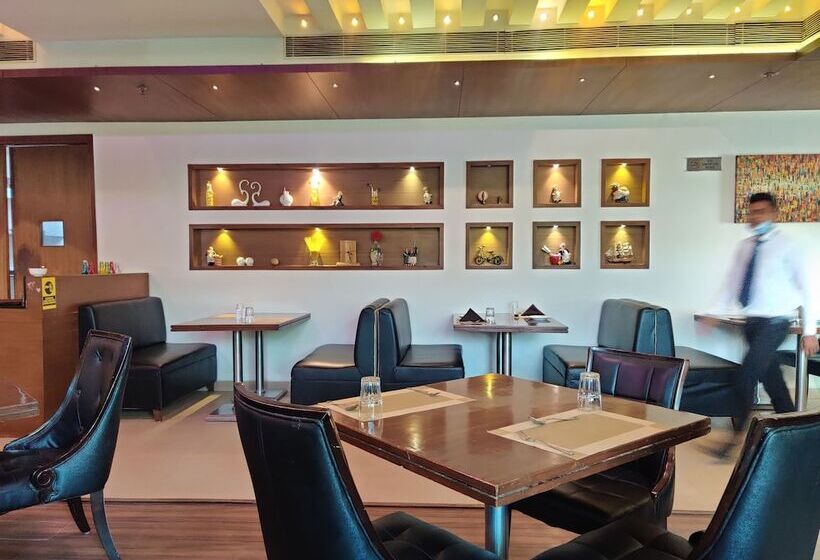 Fotos del hotel Avalon Hotel & Banquets:  10