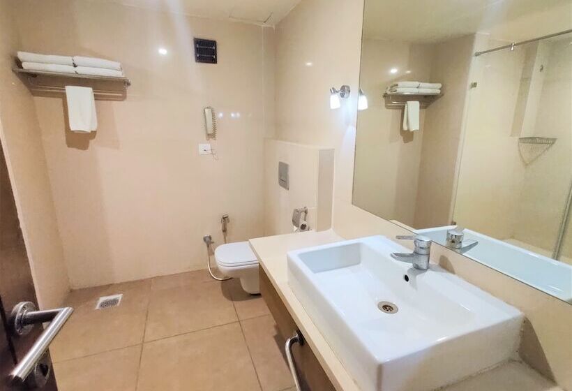 Fotos del hotel Avalon Hotel & Banquets:  2